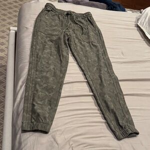 Women’s Camouflage Jogger Pants